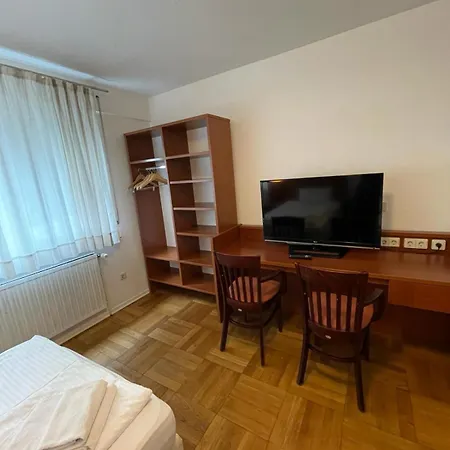 Lägenhet Zentrale Und Gemuetliche In *